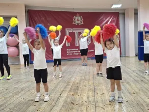 Концерт для мам от спортсменок секции степ-аэробика